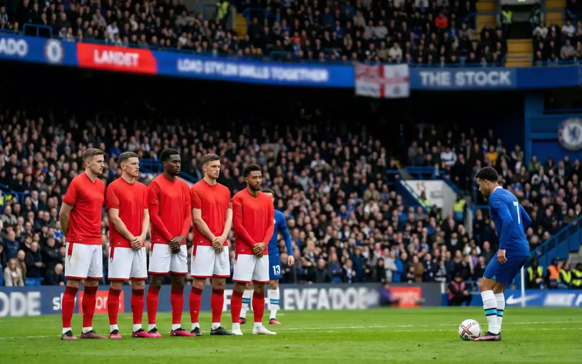 Equipo de f&uacute;tbol defendiendo en bloque organizado durante un partido