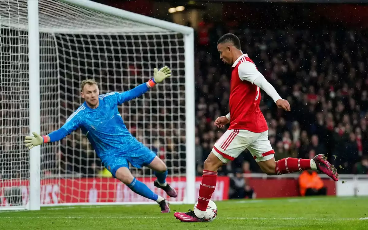 Jugador solo frente al portero en una ocasi&oacute;n clara de gol